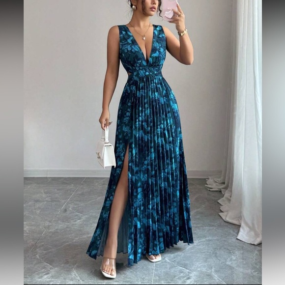 Elegant Blue Floral Maxi Dress